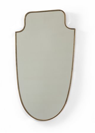 UNO SPECCHIO DA PARETE, anni '50. <br>Ottone, 