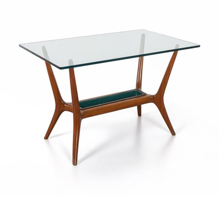 UN TAVOLINO, anni '50. <br>Legno di ciliegio, 