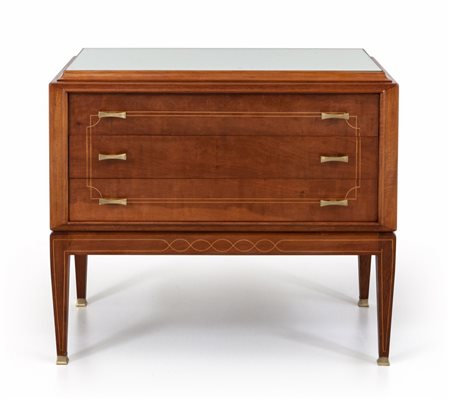 UNA CASSETTIERA, anni '50. <br>Legno di mogano, 