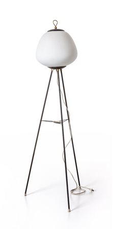 UNA LAMPADA DA TERRA, anni '50. <br>Acciaio 