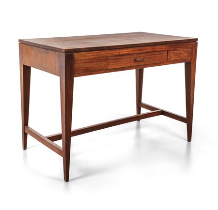 UNA SCRIVANIA, anni '50. <br>Legno di mogano, 