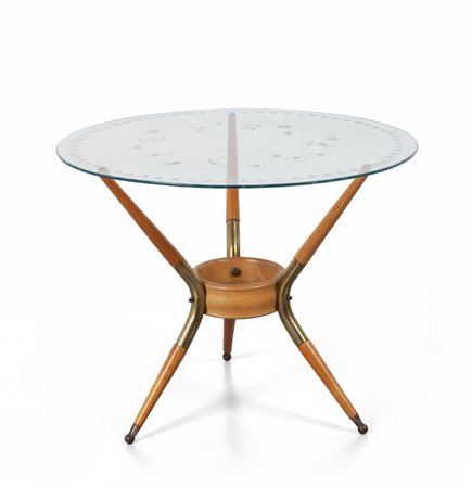 UN TAVOLINO, anni '50. <br>Legno di faggio, 