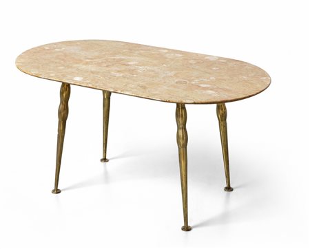 UN TAVOLINO, anni '50. <br>Ottone, marmo. <br>Cm 