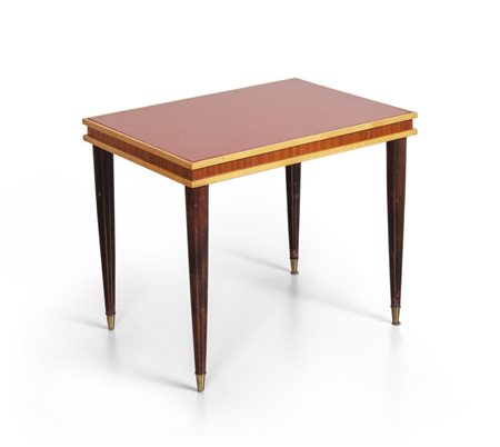 UN TAVOLINO, anni '50. <br>Legno naturale e tinto 