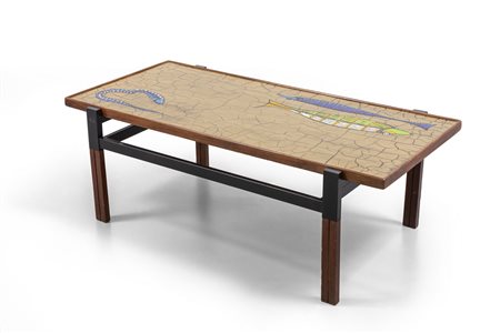 UN TAVOLINO, anni '60. <br>Legno di palissandro, 