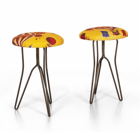 DUE SGABELLI, anni '60. <br>Ottone tubolare, 