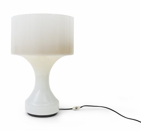 UNA LAMPADA DA TAVOLO, anni '60. <br>Vetro 