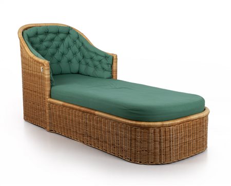 UNA CHAISE-LONGUE, anni '60. <br>Struttura in 