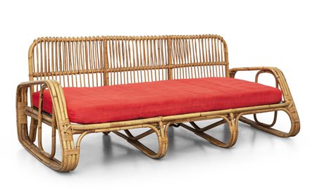 UN DIVANO, anni '60. <br>Malacca, giunco e canna 