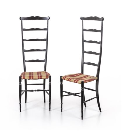  DUE SEDIE CHIAVARINE, anni '60. <br>Legno 