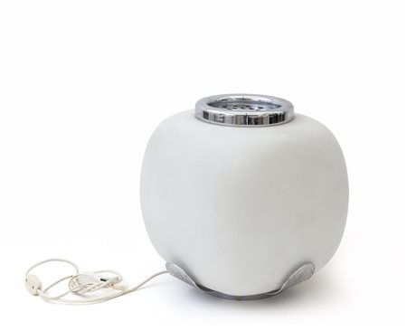  UNA LAMPADA DA TAVOLO CON FIORIERA, anni '60. 