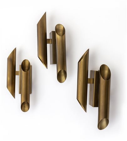 TRE LAMPADE DA PARETE, anni '60. <br>Ottone 