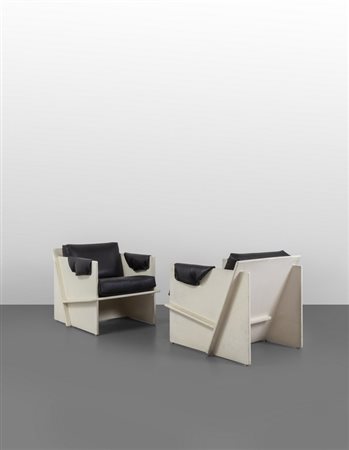 DUE POLTRONE, anni '70. <br>Legno laccato, seduta 