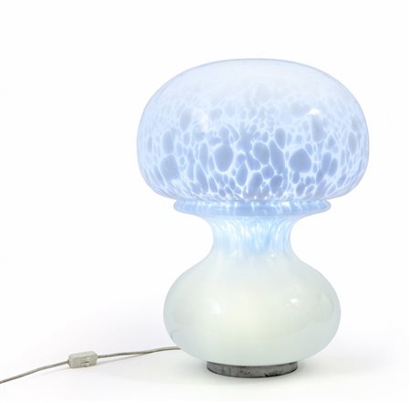 UNA LAMPADA DA TAVOLO, anni '70. <br>Vetro 