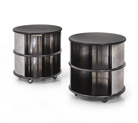 DUE COMODINI SU ROTELLE, anni '70. <br>Legno 