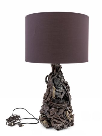 UNA LAMPADA DA TAVOLO, anni '80. <br>Frattaglie 