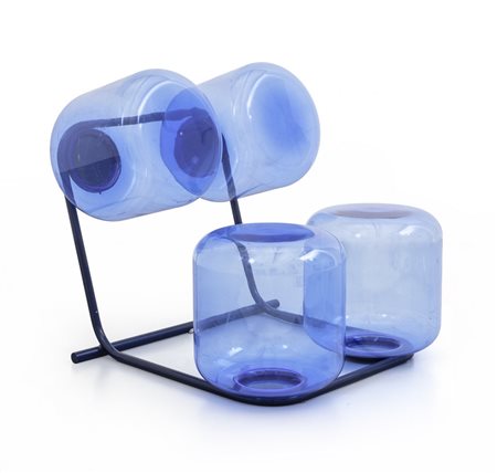 UNA SEDUTA, anni '80. <br>Tubo di acciaio curvato 