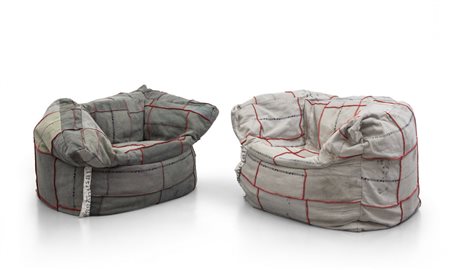 ESSENTIAL (Editore)<br>Due poltrone 'Stracci', 