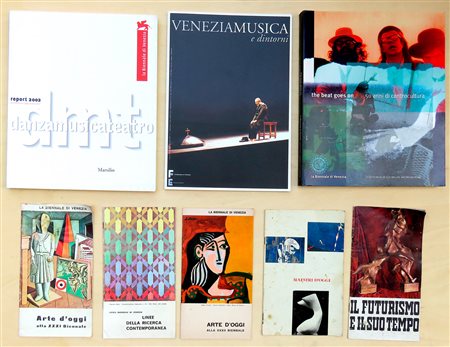 LA BIENNALE DI VENEZIA – Lotto di 2 cataloghi su danza e teatro con 5 opuscoli su Biennale Arte