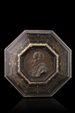 Scultore della seconda metà del secolo XIX. Altorilievo in bronzo di Papa Innoc