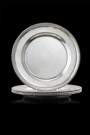 Gruppo di quattro piatti in argento liscio con bordo cordonato. Iscritti Favany