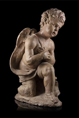 Figura di angelo in terracotta. Roma, seconda metà secolo XVII (h. cm 43) (dife