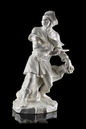 Figura in porcellana bianca raffigurante "Il Capitan Spacca", su base rocciosa.