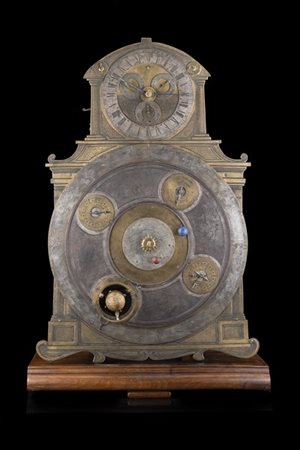 ANONIMO
Grande orologio astronomico da incasso in ferro e ottone. Mostra di for