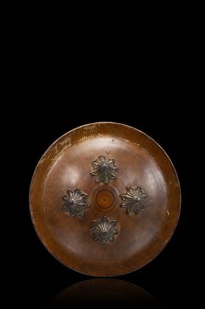 Sipar, scudo in pelle indurita con quattro borchie "mammellari" in bronzo a for