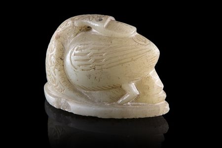 Antico raschietto ottomano in giada scolpito e inciso a forma di anatra (cm 10x