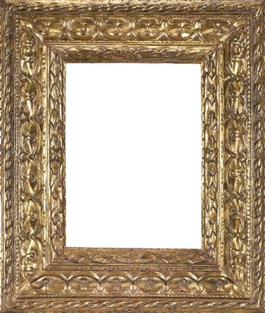 Cornice in legno intagliato, dorato e bulinato a volute. Secolo XVII (luce cm 5