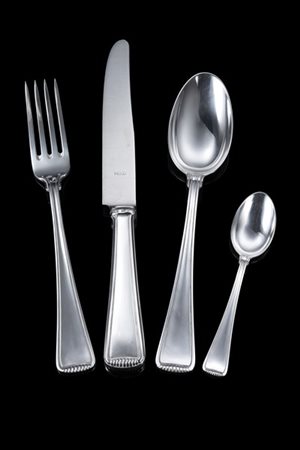 Servizio di posate in argento con presa scanalata composto da dodici forchette,
