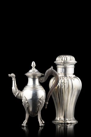 Lotto composto da un' egoiste in stile Impero ed uno shaker in argento. Titolo