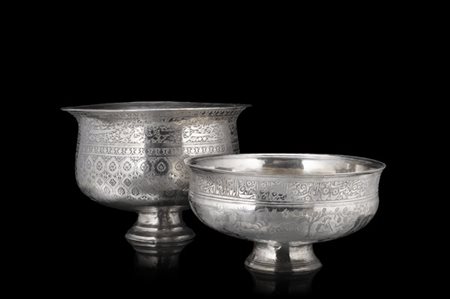 Lotto composto da due bacili orientali in rame argentato, uno decorato a inscri