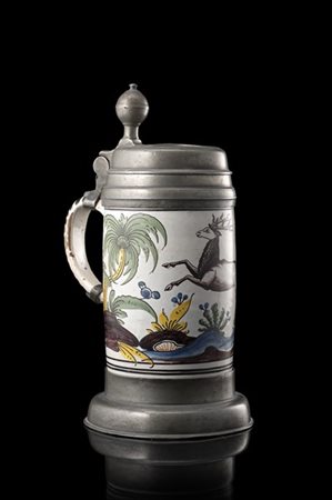 Manifattura di Delft, secolo XVIII/XIX. Boccale da birra in maiolica policroma