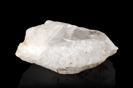 Blocco irregolare di quarzo da latteo a ialino (cm 38x11x20 circa) (difetti)