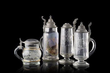 Lotto di quattro boccali in vetro inciso e decorato a paesaggio con animali, co