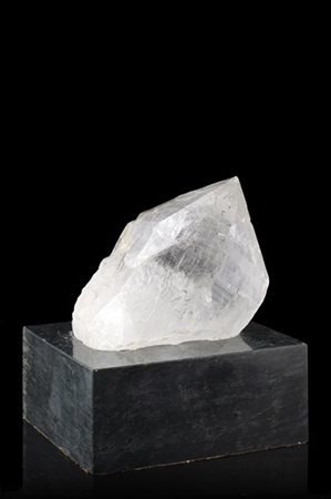 Blocco in quarzo da latteo a ialino, da irregolare a prismatico (cm 21x13) pogg