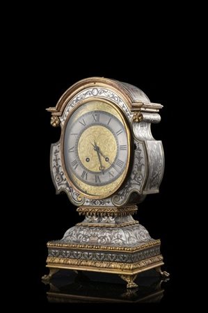 LEPAUTRE A PARIS
Pendola di forma mossa ad intarsio del tipo "Tête de poupée" i