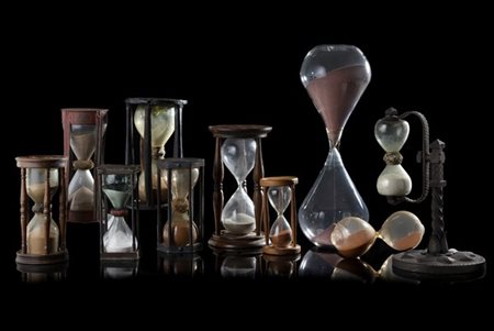 Lotto composto da dieci clessidre di epoche, materiali e misure diverse (difett