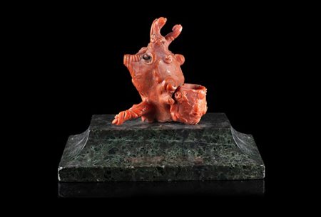 Calamaio in corallo decorato a conchiglie, volute e foglie. Trapani, secolo XVI