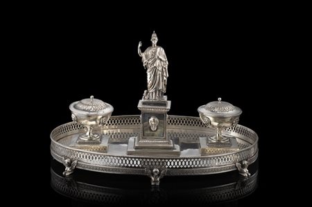 Calamaio in argento con vassoio di forma ovale a ringhiera traforata, due vasch