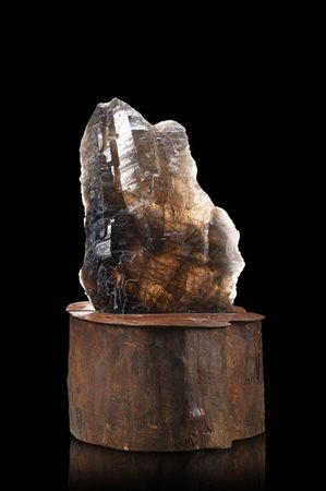 Grande blocco di minerale con quarzo grigio-nero parzialmente trasparente (cm 5