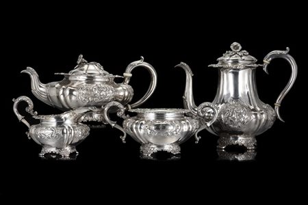 Servizio da tè e caffè di simil decoro composto da caffettiera, teiera, lattier