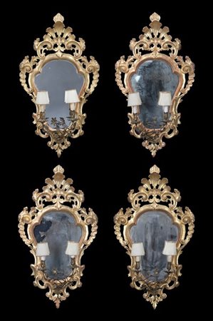 Gruppo di quattro ventole di forma mossa in legno scolpito e dorato a volute e