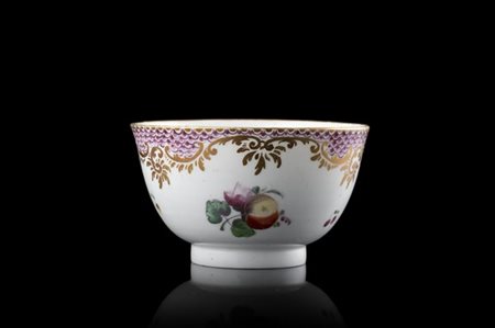 Manifattura di Cozzi, secolo XVIII. Ciotola in porcellana decorata in policromi