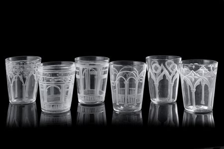 Gruppo di sei bicchieri in cristallo molato decorati ad architetture, marcati c