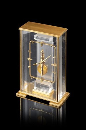 JAEGER LE COULTRE
Pendoletta da tavolo modello "Baguette" in ottone e vetro.
Ep