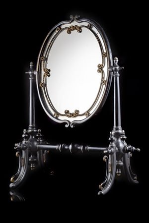 Psiche da tavolo in ferro laccato e lumeggiato in oro, sostegni e traverse a ba