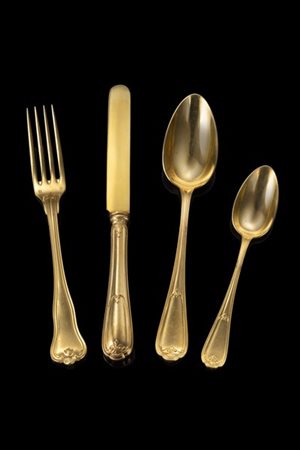 Servizio di posate in metallo argentato con presa scanalata decorata a gigli e